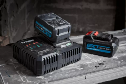 BATTERIE ET CHARGEUR ERBAUER 18V.